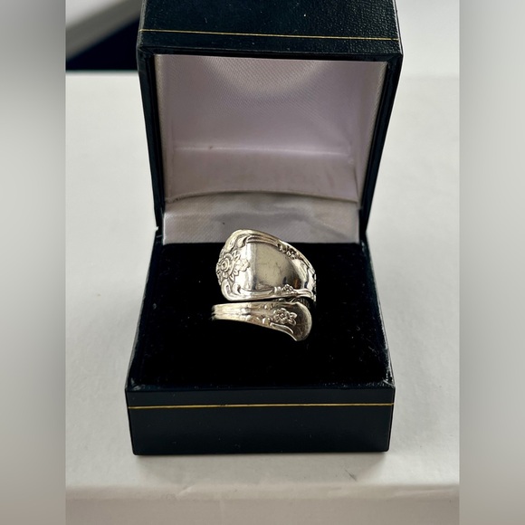 Wm Rogers Jewelry - Vintage Wm. A. Rogers Spoon Ring - “Juliette” Pattern